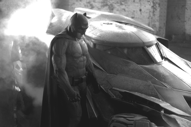   [Superman/Batman] 1ª imagem do Batmóvel e de Ben Affleck no uniforme do Homem Morcego | Caco na Cuca