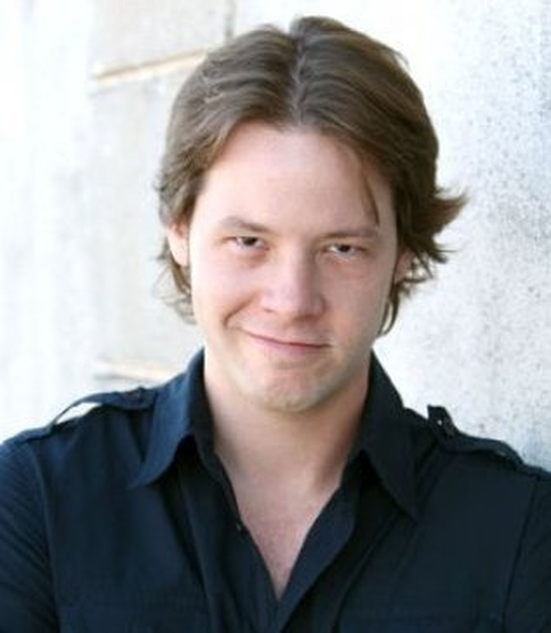 Ike Barinholtz - Foto 1