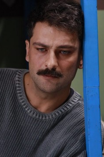 Poster de Episódio 4. Bölüm (2021)
