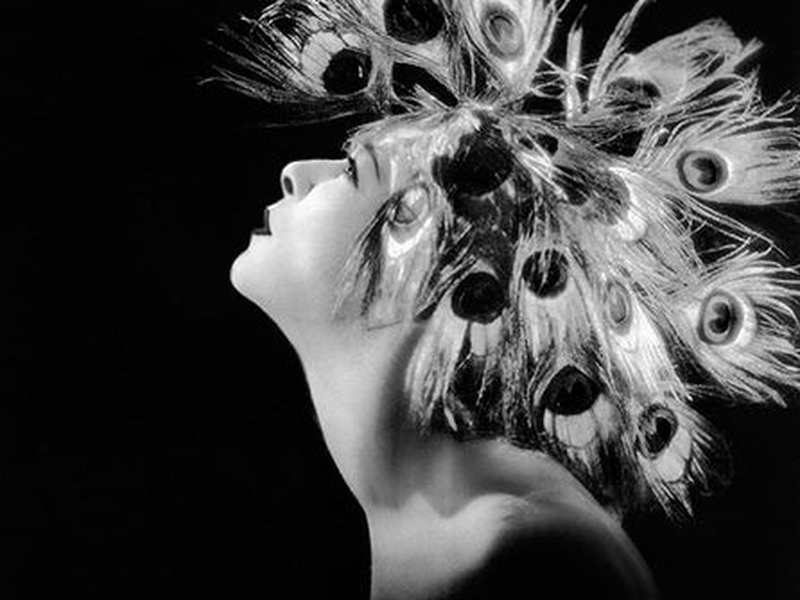 Foto 2 de Madame Peacock 