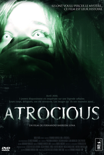 O Misterioso Assassinato de Uma Família - Poster / Capa / Cartaz - Oficial 3