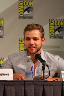 Max Thieriot - Poster / Capa / Cartaz - Oficial 1