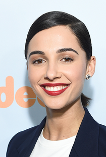Naomi Scott - Poster / Capa / Cartaz - Oficial 1