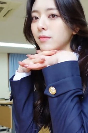 Poster de Episódio YUNA's Graduation VLOG (2022)