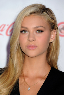 Nicola Peltz Beckham - Poster 1