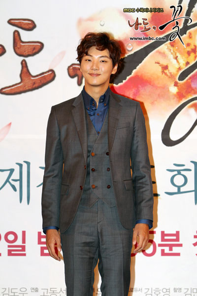 Yoon Shi Yoon - Foto 9