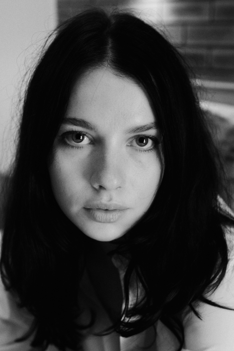 Ella Newton (III) - Foto 2