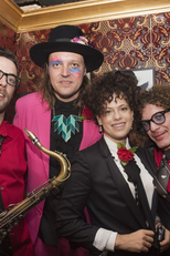 Arcade Fire - David Bowie Tribute Parade (Arcade Fire - David Bowie Tribute Parade)