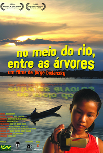 No Meio do Rio, Entre as Árvores - Poster / Capa / Cartaz - Oficial 1