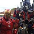 Homem de Ferro e Optimus Prime dançando juntos numa festa infantil
