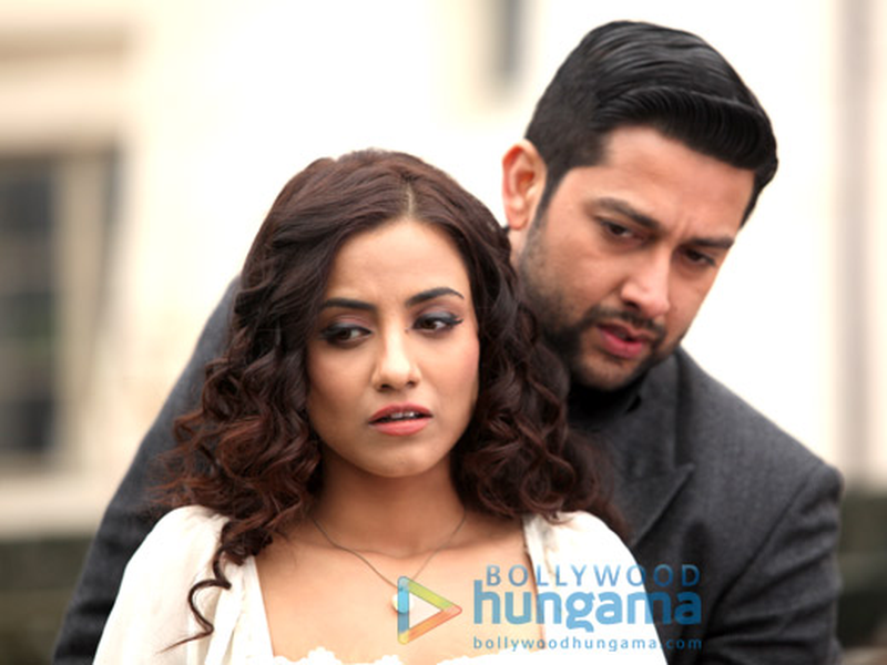 Foto 22 de 1920: Evil Returns