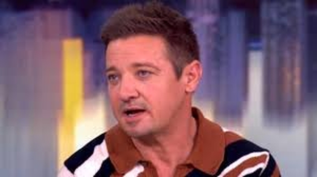Jeremy Renner revela motivo para recusar “Gavião Arqueiro” temporada 2: “Queriam me pagar metade. Eu virei meio Jeremy agora?”
