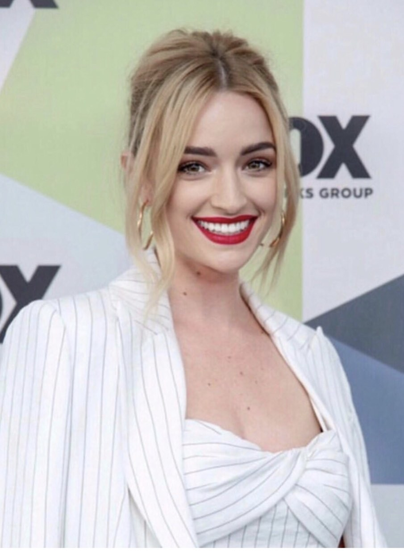 Brianne Howey - Foto 3