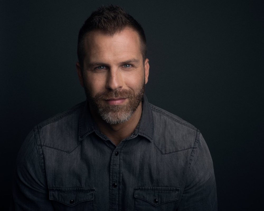 Adam G. Simon - Foto 1