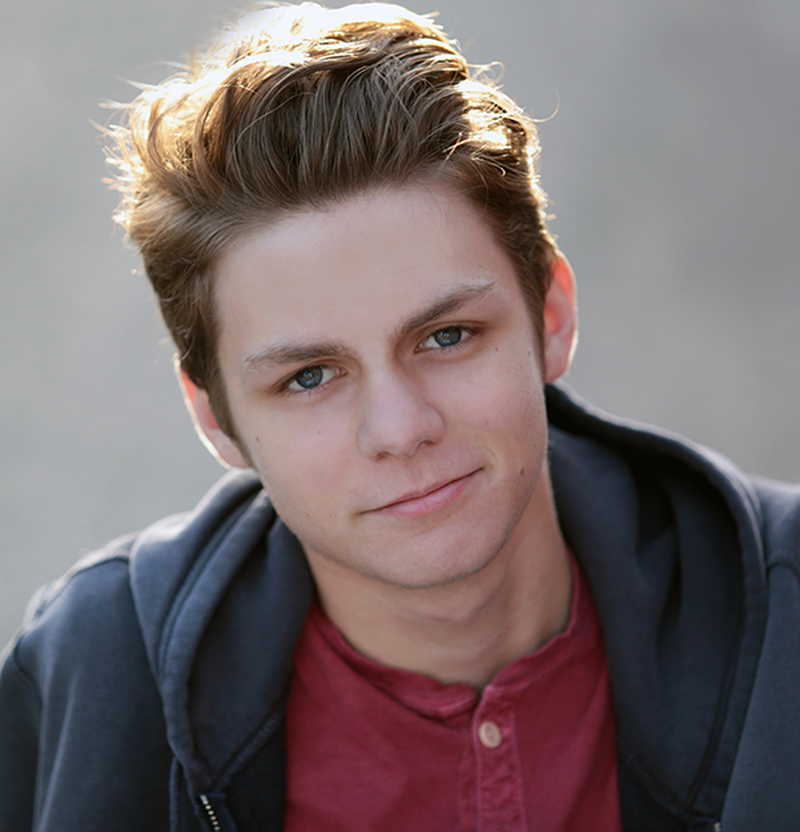 Ty Simpkins - Foto 1