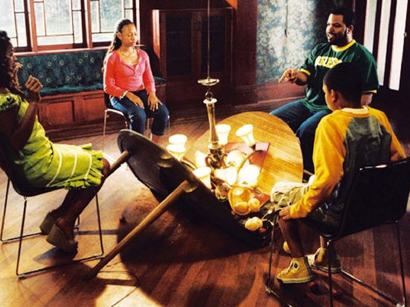 Foto 2 de Uma Casa De Pernas Pro Ar