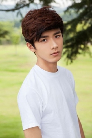 Zhao Yi Qin (31 de Maio de 1997) Artista Filmow