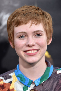 Sophia Lillis - Poster / Capa / Cartaz - Oficial 5