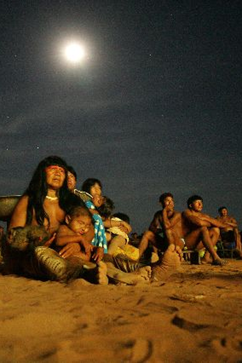 de Curta Nguné Elü - O Dia em Que a Lua Menstruou (2004)