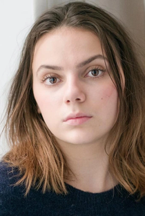 Dafne Keen - Poster 2