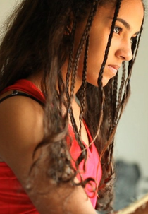 Menina de barro (Menina de barro)