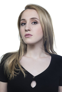 Harley Quinn Smith - Poster 1
