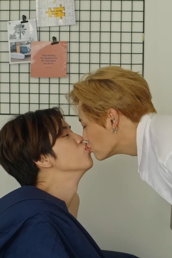 Poster de Série Between Us: Special (2021)