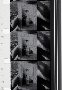 Trois gouttes de mezcal dans une coupe de champagne (Trois gouttes de mezcal dans une coupe de champagne)