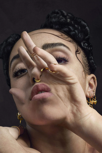  de Curta FKA Twigs: M3LL155X (2015)