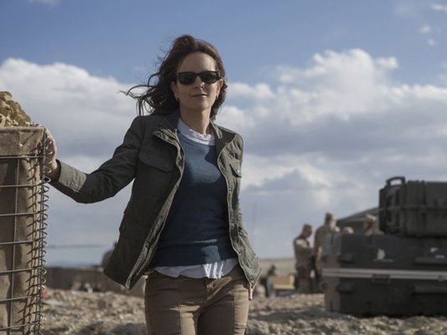 Trailer - Tina Fey vive uma jornalista em viagem ao Afeganistão em "Whiskey Tango Foxtrot"  – Película Criativa