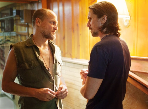 Christian Bale, Woody Harrelson e Casey Affleck no trailer do thriller dramático OUT OF THE FURNACE | LOUCOSPORFILMES.net