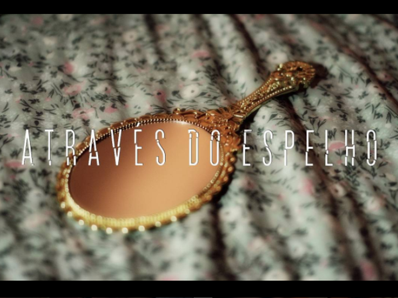 Foto 1 de Através do Espelho