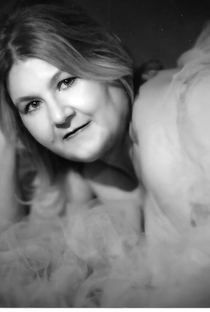 Wanda Jones (V) - Poster 1