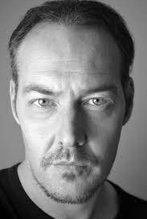 Stuart McNeil - Poster / Capa / Cartaz - Oficial 1