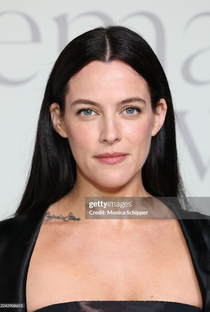 Riley Keough - Poster 1