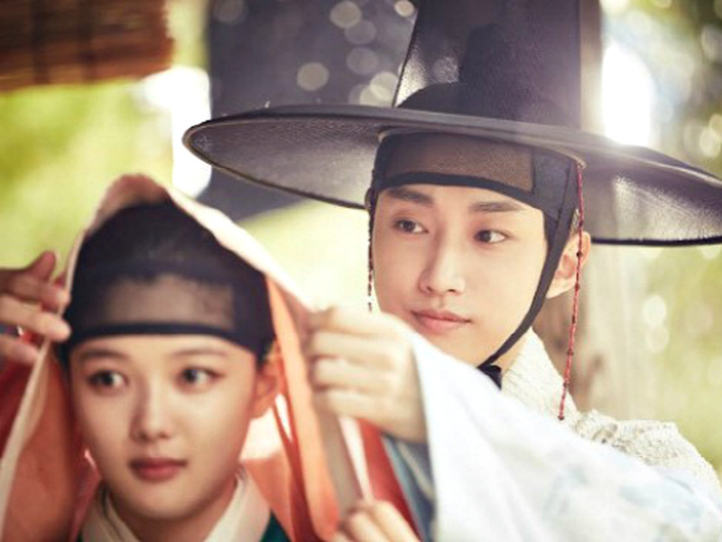Foto 2 de Moonlight Drawn by Clouds