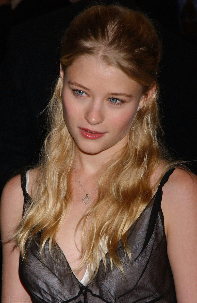 Emilie de Ravin - Foto 6