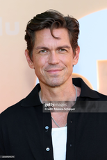 Steve Howey