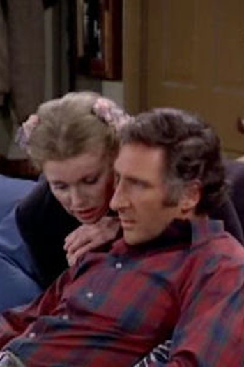 Poster de Episódio Get Me Through the Holidays (1982)