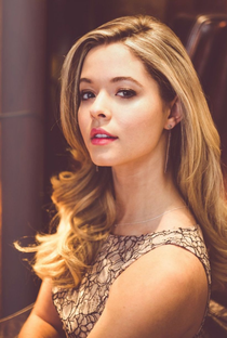 Sasha Pieterse - Poster / Capa / Cartaz - Oficial 1