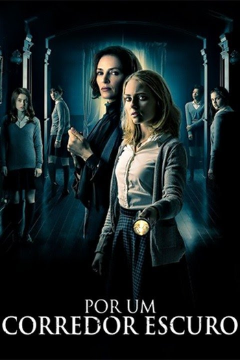  de Filme Por Um Corredor Escuro (2018)