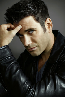 Colin Donnell - Poster 5