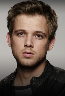 Max Thieriot - Poster 2