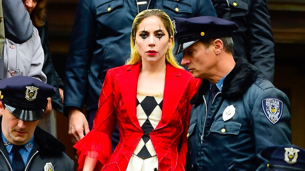 Figurino de Arlequina de Lady Gaga é revelado em foto de bastidores