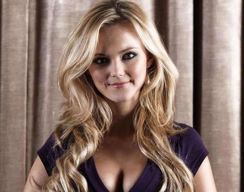 Jayne Wisener - Foto 1