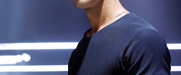 Theo James aparece em imagem de “Divergent”
