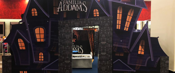 A Família Addams ganha casa interativa em Cinemark de SP