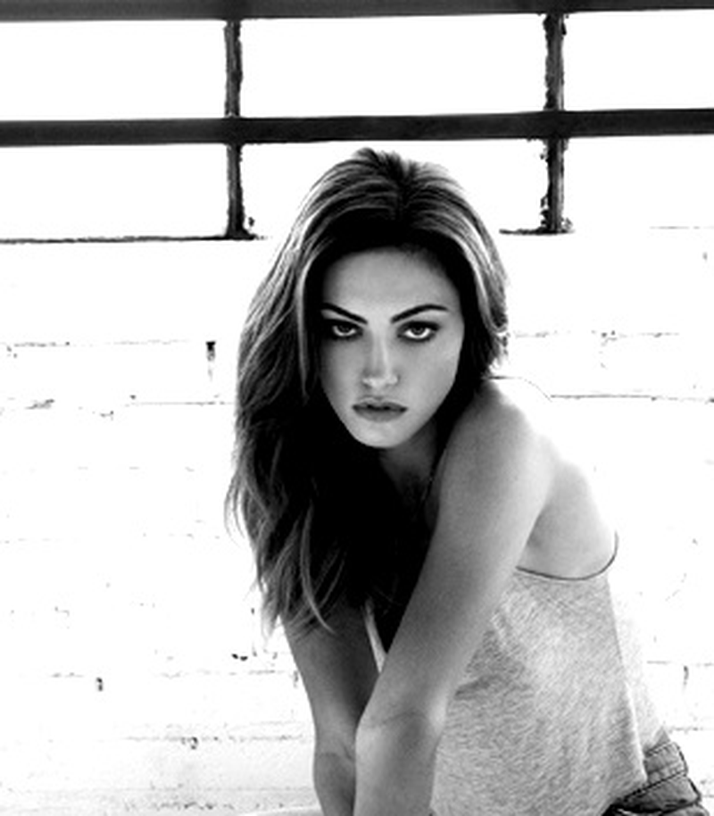 Phoebe Tonkin - Foto 4