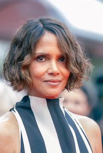 Halle Berry - Poster 1