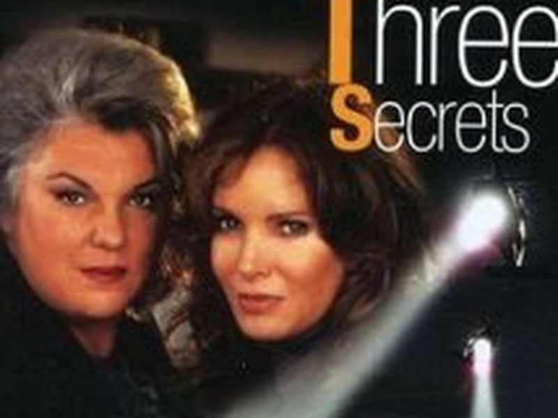 Foto 1 de Three Secrets 